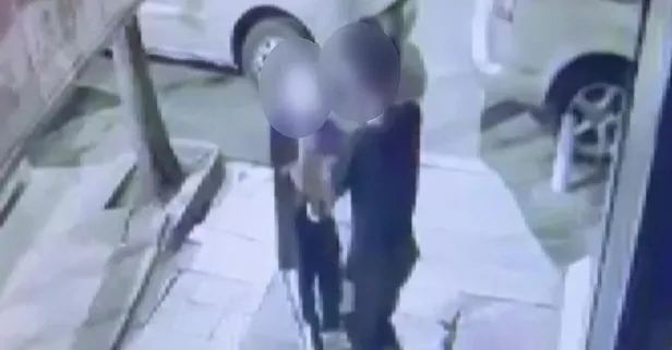 Kağıthane’de çocuklar dolabı yaktı dükkan ve 3 araç zarar gördü