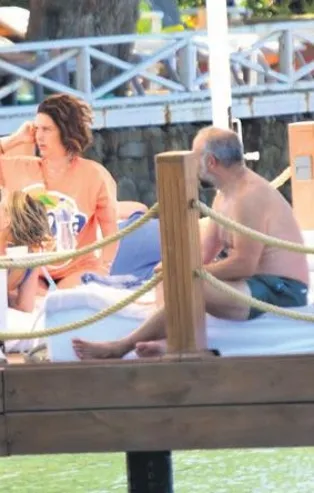 Bergüzar Korel ile Halit Ergenç'ten iskele sohbeti