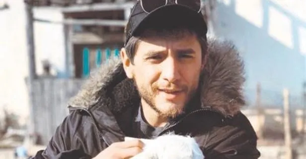 Genç oyuncu Sercan Badur’un minik kuzuyla verdiği poz beğeni yağmuruna tutuldu