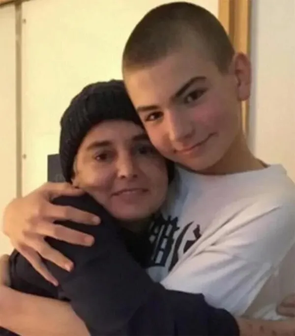 efsane-sarkici-sinead-oconnor-hayatini-kaybetti-1690400027034.jpeg Efsane şarkıcı hayatını kaybetti! Sinead O'Connor kimdir, kaç yaşındaydı? Sinead O'Connor neden öldü, hastalığı neydi?-7