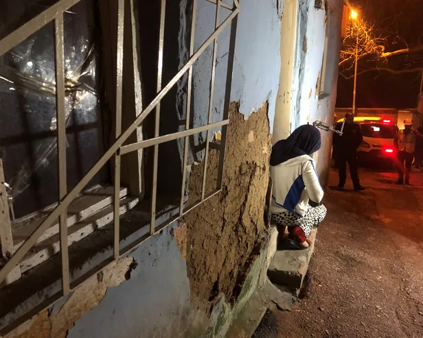 Bursa'da akılalmaz olay! Ağzında sigarayla sokaktaki doğalgaz sayacının borusunu kesti-3