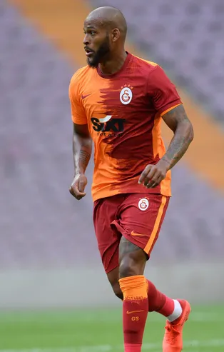 Galatasaray'da Marcao krizi! Taraftarlar küfür etti, eşi resti çekti