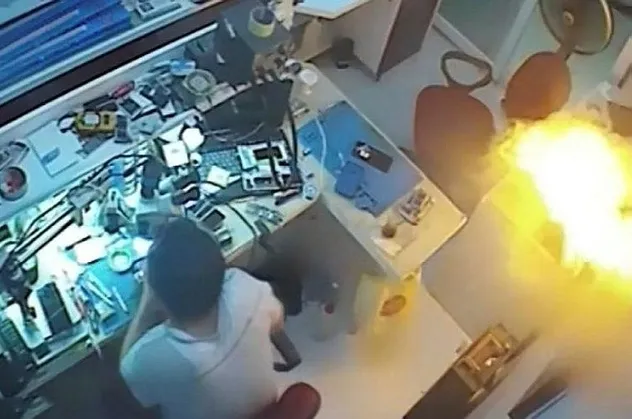 Son dakika: Aydın'da bir tamircide cep telefonu bataryası bomba gibi patladı