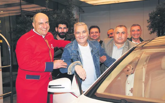mehmet-ali-erbil-genclesti-o-hali-goruntulendi-1572126143936.jpg Mehmet Ali Erbil gençleşti! - 1