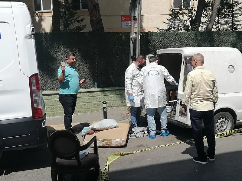 Ataşehir'de kan donduran olay! 10 yıldır aracın içinde yaşıyordu: Cesedi mahalleli buldu-2