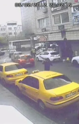 Kayseri'de dehşet anları kamerada! Husumetlisi yerine babası ve kardeşini vurdu