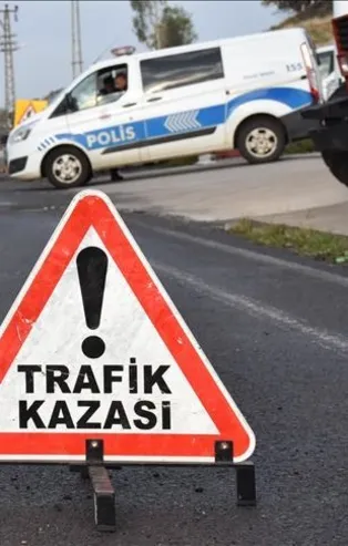 Gümüşhane'de feci kaza! Otomobil ile kamyonet kafa kafaya çarpıştı: 1 ölü, 3 yaralı