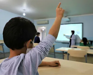Bilim Kurulu üyesi açıkladı! Okulda olmayan çocuklarda koronavirüs vaka sayısı daha yüksek