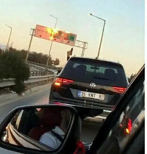 İzmir'de otomobille seyir halindeyken havaya ateş açan maganda yakalandı-1