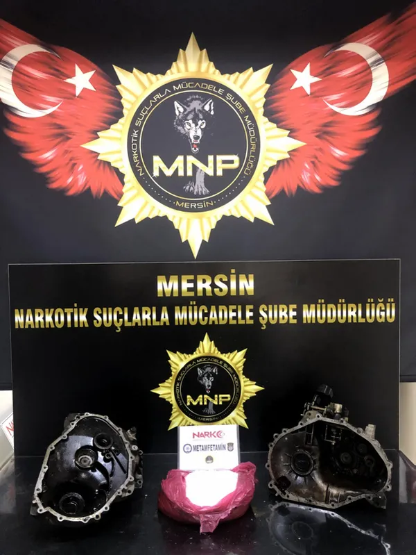 mersinde-sanzimanin-icinden-39-kilo-metamfetamin-cikti-3-kisi-gozaltinda-1618296826176.jpg Mersin'de şanzımanın içinden 3,9 kilo metamfetamin çıktı! 3 kişi gözaltında-4