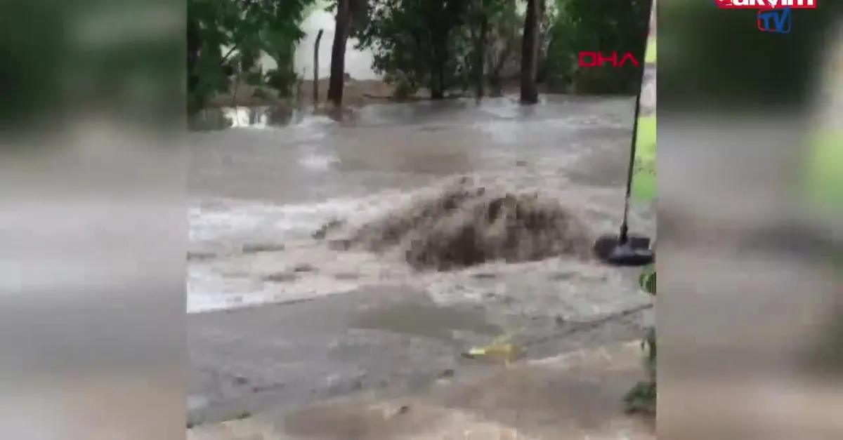İzmir’de sel felaketi! Yollar göle döndü…