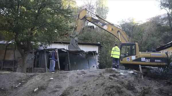 son-dakika-81-il-valiligine-genelge-gonderildi-metruk-binalar-yerlesim-yeri-gosterilemeyecek-1638092673839.jpg SON DAKİKA: 81 il valiliğine genelge gönderildi! Metruk binalar yerleşim yeri gösterilemeyecek-5