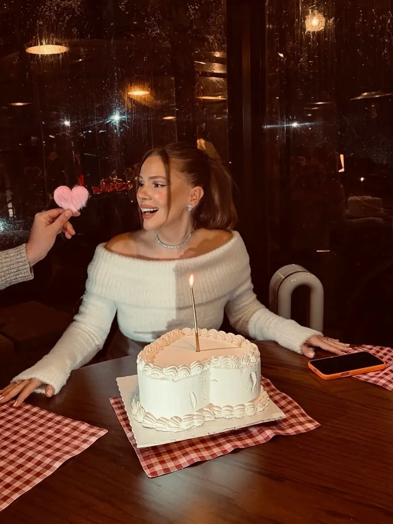 feyyaz-serifoglu-baba-oluyor-merve-dinckol-mujdeyi-ramazan-bereketiyle-geldi-diyerek-duyurdu-1771658276946.jpg Feyyaz Şerifoğlu baba oluyor! Merve Dinçkol müjdeyi "Ramazan bereketiyle geldi" diyerek duyurdu-4