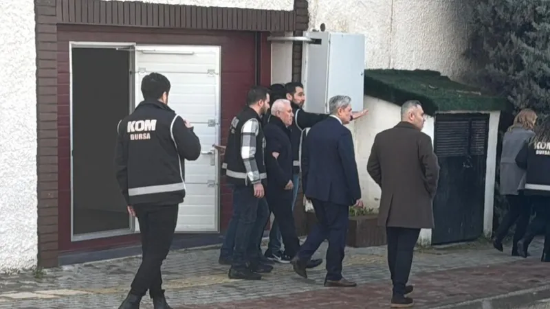 bursada-bozbey-merkezli-yerel-ahtapot-operasyonu-belediyeyi-aile-sirketine-cevirmisler-1775229426024.jpeg Bursa'da Mustafa Bozbey merkezli yerel ahtapot operasyonu: Suç örgütünde kimler var? Rant hiyararşisi deşifre oldu-6
