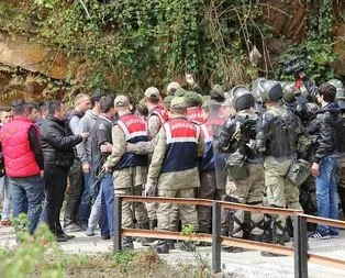 Köylüler teröristin cenazesini istemedi