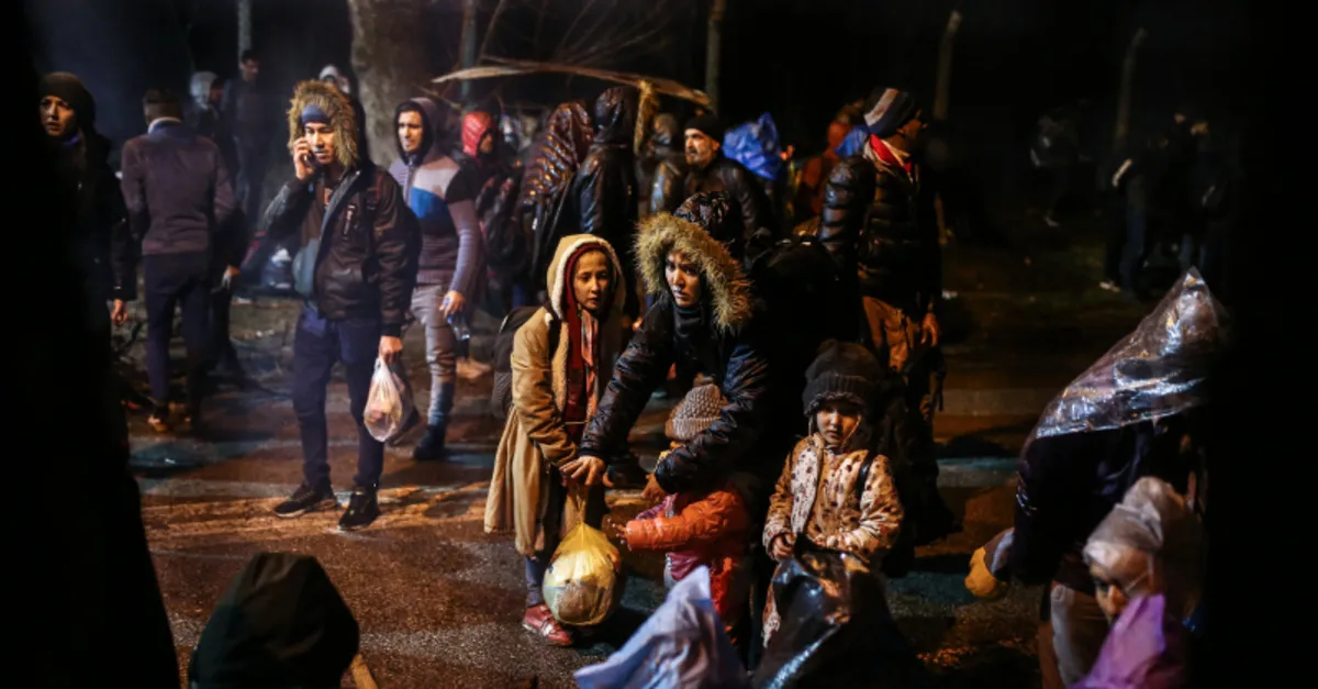 Son dakika: Göçmenler sınıra akın etti! Görüntüler Edirne’den