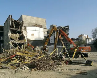 AKM’nin yıkım çalışmaları devam ediyor