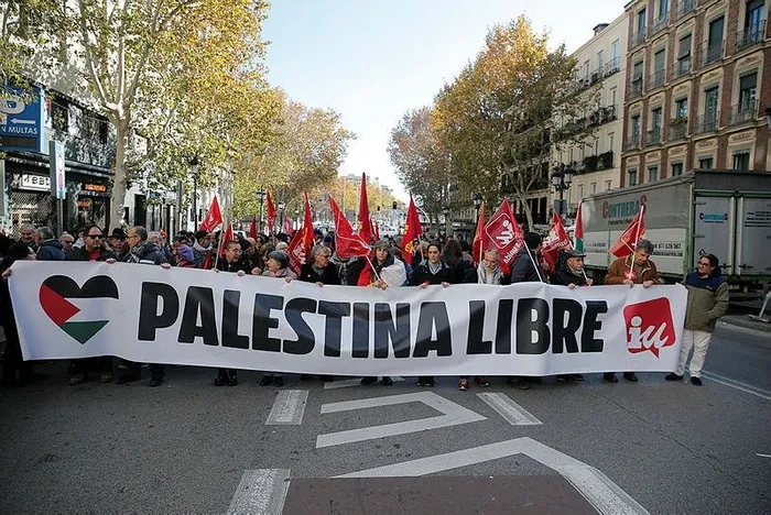 ispanyada-filistine-destek-gosterisi-katil-israil-1701526628666.jpeg