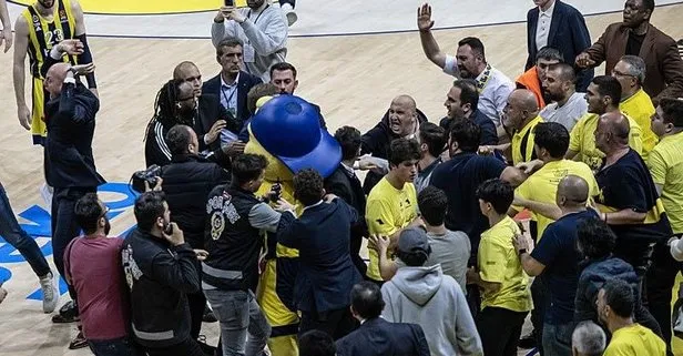 Fenerbahçe-Monaco maçının ardından ortalık karıştı! Taraftarlarla basketbolcular birbirine girdi