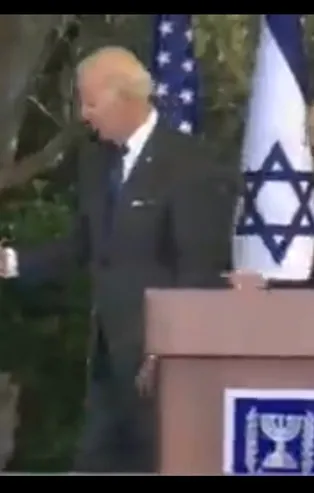 Biden yine boşlukla selamlaştı