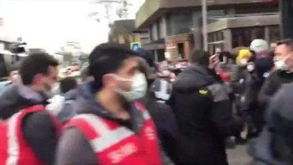 bogazici-universitesi-provokasyonunda-yeni-gelisme-polisin-asagidan-sozlerini-asagi-bak-seklinde-carpittilar-1612249981356.jpg Boğaziçi Üniversitesi provokasyonunda yeni gelişme! Polisin "aşağıdan" sözlerini "aşağı bak" şeklinde çarpıttılar-2
