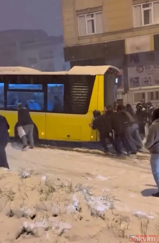 İstanbul’da kar yağdı trafik kilitlendi! İETT otobüsleri yine yolda kaldı - 4