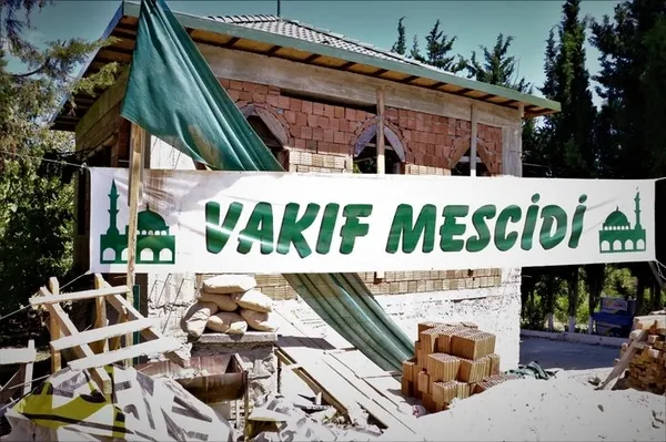 ibb-kacak-oldugunu-savunarak-mescidi-yikmaya-hazirlaniyor-en-yakin-cami-3-kilometre-uzaklikta-1633414246042.jpg