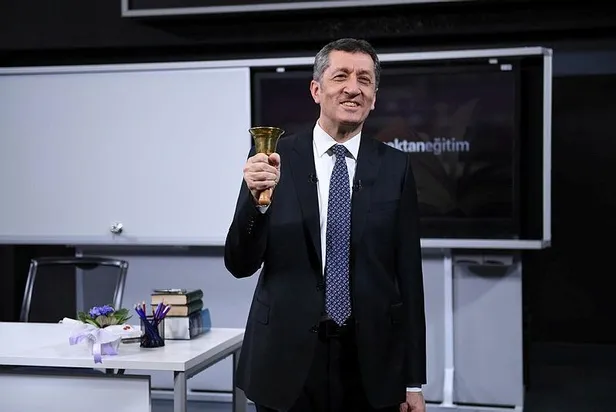 Milli Eğitim Bakanı Ziya Selçuk "ilk ders" için kamera karşısına geçti: TRT-EBA TV'de ders başlıyor-2