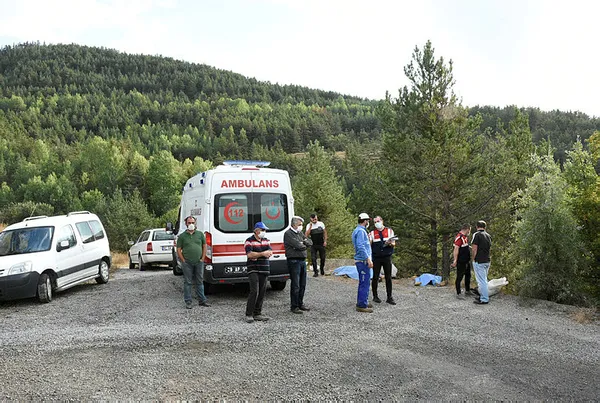 koyde-kusburnu-toplayan-anne-ve-kizina-yildirim-carpti-1599927910722.jpg Köyde kuşburnu toplayan anne ve kızına yıldırım çarptı-2