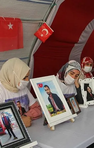 Diyarbakır’daki evlat nöbeti birinci yılını doldurdu: Mücadelemiz bin yıl da geçse sürecek