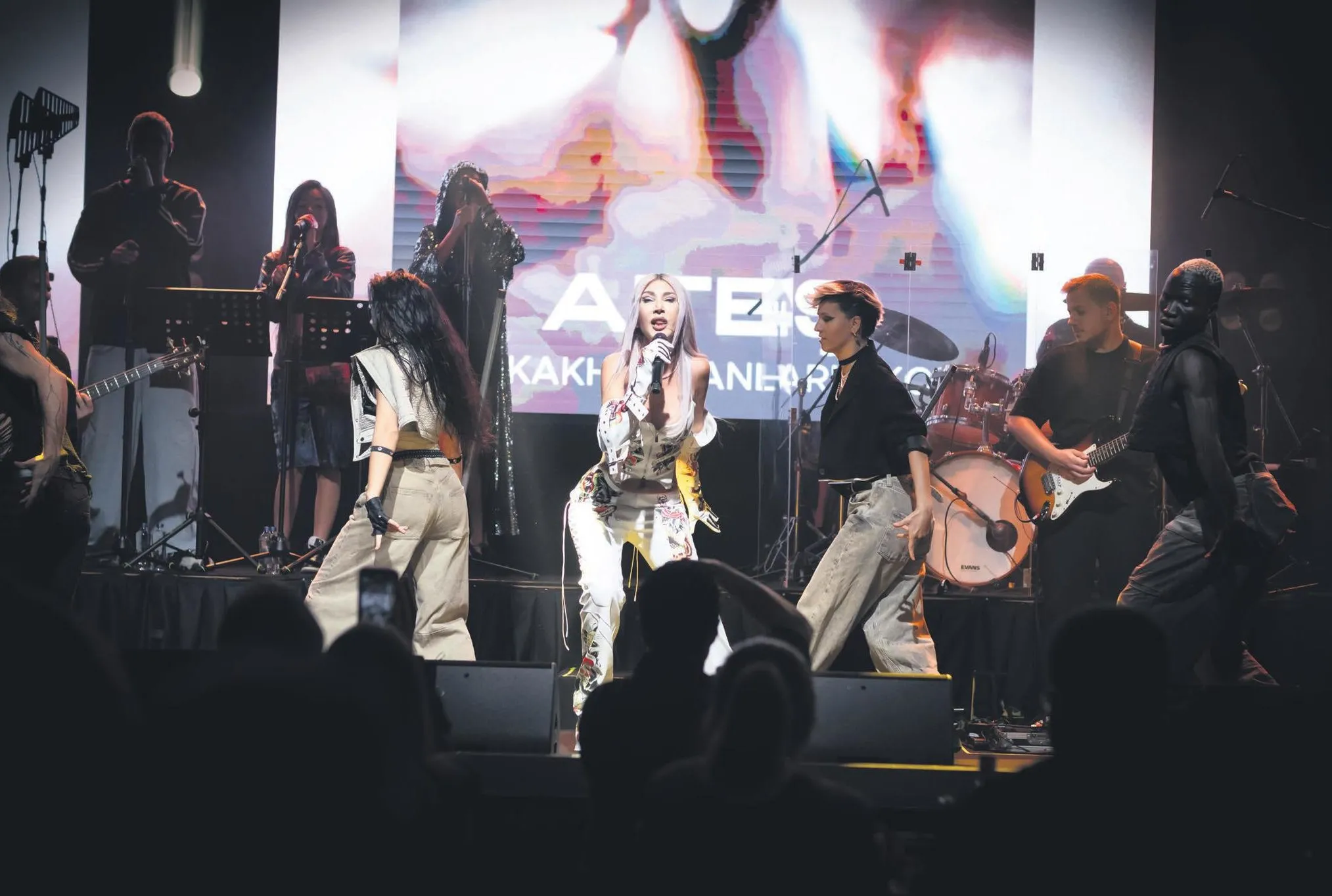 Pozitif enerji negatifi yener