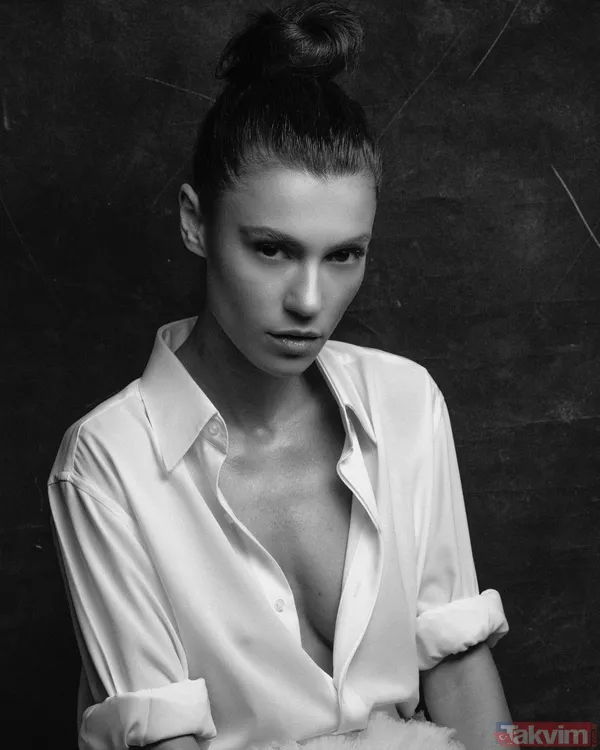 Arka Sokaklar’ın Zeliş’iydi... Yüsra Geyik dekoltede sınır tanımadı! Mini elbisesi ile öyle bir yürüdü ki! Mankenlere meydan okudu - 6