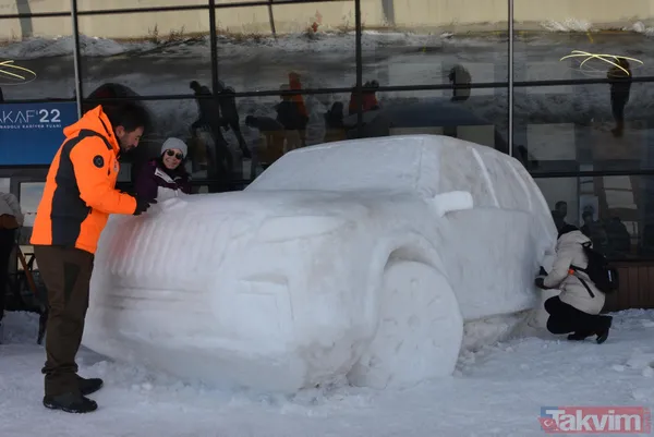 CHP'nin boş heykellerinden değil! Kardan TOGG ve milli muharip uçak heykeli - 5
