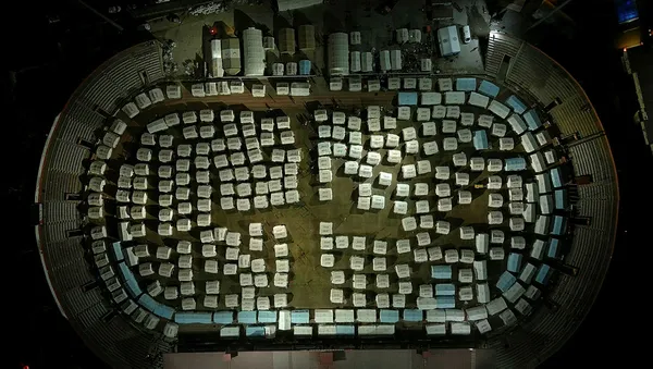 asrin-felaketinde-stadyuma-kurulan-dev-cadir-kentlerde-yaralar-sariliyor-1676621048624.jpg Asrın felaketinde stadyuma kurulan dev 'çadır kentlerde' yaralar sarılıyor!-3