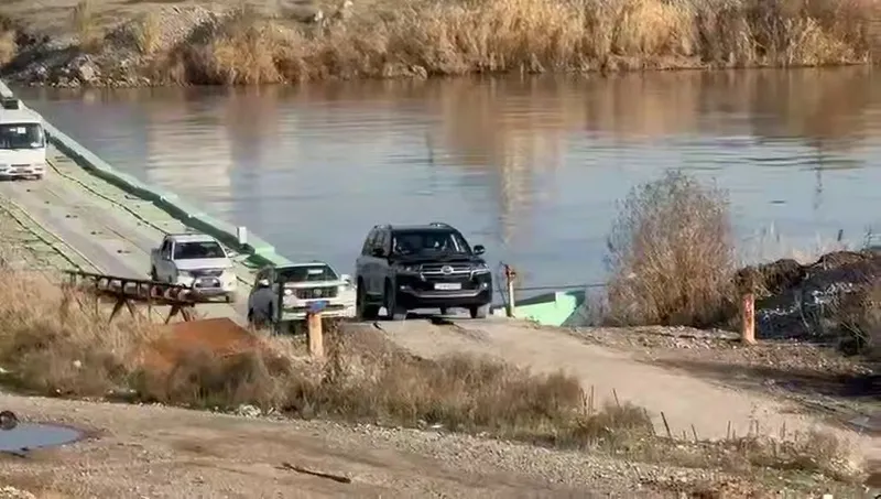 dun-nusaybini-karistiran-dem-bugun-kosa-kosa-ypgye-gitti-barzaniler-yol-acti-hasekede-pyd-elebaslariyla-gorust-1769004307197.jpeg Dün Nusaybin'i karıştıran DEM bugün koşa koşa YPG'ye gitti! Barzaniler yol açtı... Haseke'de PYD elebaşlarıyla görüştüler-3