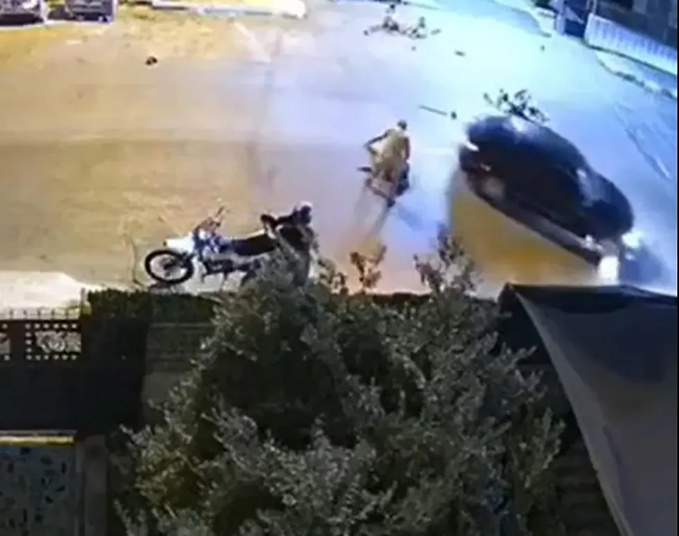 once-carpti-sonra-yaralilarin-uzerinden-gecti-1785639305288.jpeg Önce çarptı, sonra yaralıların üzerinden geçti! Mersin'de dehşet kamerada-3