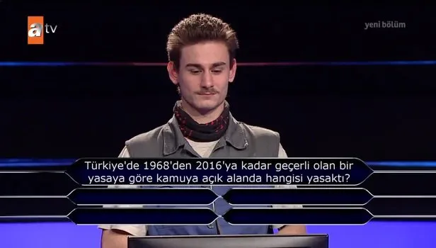 Türkiye'de 1968'den 2016'ya kadar kadar geçerli bir yasaya göre kamuya açık alanda hangisi yasaktı?