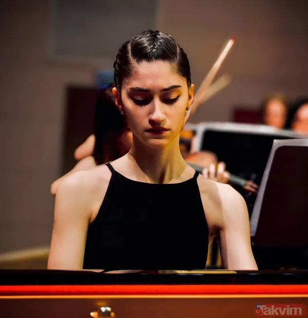 Tamer Karadağlı'nın kızı Zeyno büyüdü 17 yaşında kocaman bir kız! Hem güzelliği hem de yeteneğiyle göz kamaştırıyor tıpkı da babası - 13