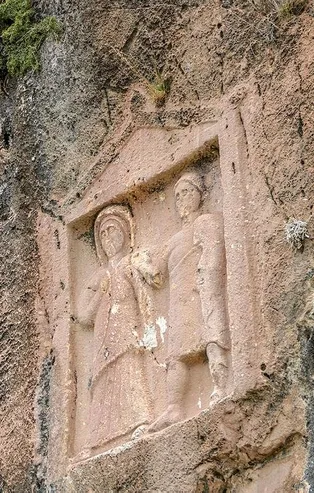 Antalya'nın Korkuteli ilçesinde defineciler 2 bin yıllık eserleri parçaladı