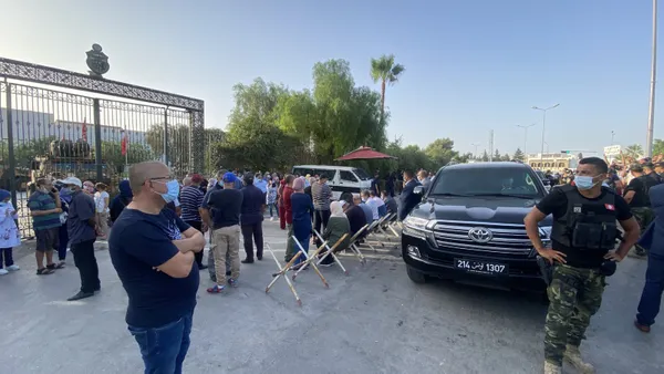 tunusta-darbe-girisimi-tunustaki-darbenin-arkasinda-kim-var-birlesik-arap-emirlikleri-izi-1627305051048.jpg Tunus'ta darbe girişimi! Tunus'taki darbenin arkasında kim var? Birleşik Arap Emirlikleri izi-10