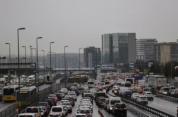 Sabah gazetesi yazarı Melih Altınok: Artık İstanbul'da her saat trafik kaput! İnadı bırakın eski kadrolardan yardım alın!-5