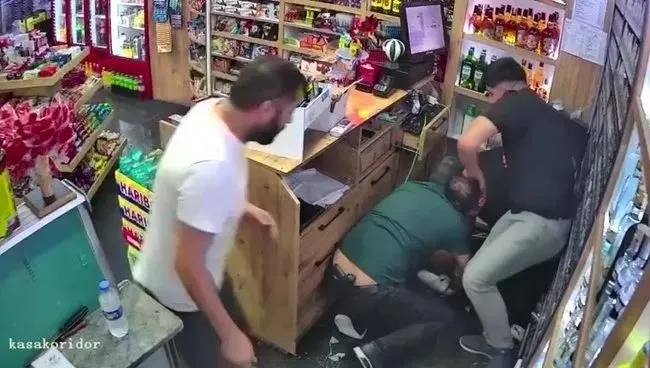 esenyurttaki-tekel-bayisi-baskininda-sok-iddia-para-karsiliginda-sikayet-geri-cekildi-1701513772511.jpeg Esenyurt'taki tekel bayisi baskınında şok iddia: Para karşılığında şikayet geri çekildi-2