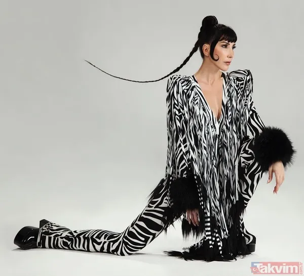 Hande Yener'in deri detaylı ilginç tarzı sosyal medyayı ikiye böldü! Demet Akalın kayıtsız kalmadı! “Niye giydin ki hiç gerek yokmuş” - 2