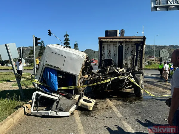 Antalya'da feci kaza: Şoför mahali yerinden koptu - 5