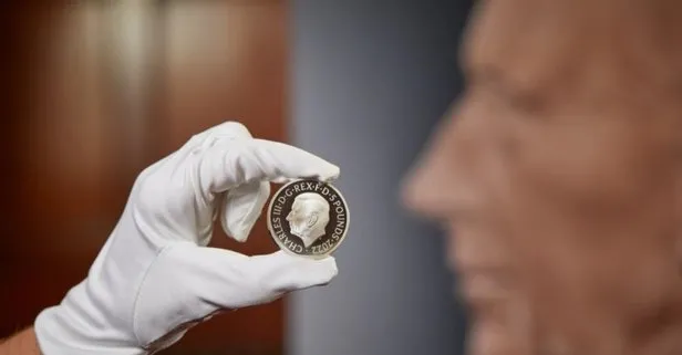 Kral 3. Charles’ın portresini içeren paraların üretimi başladı