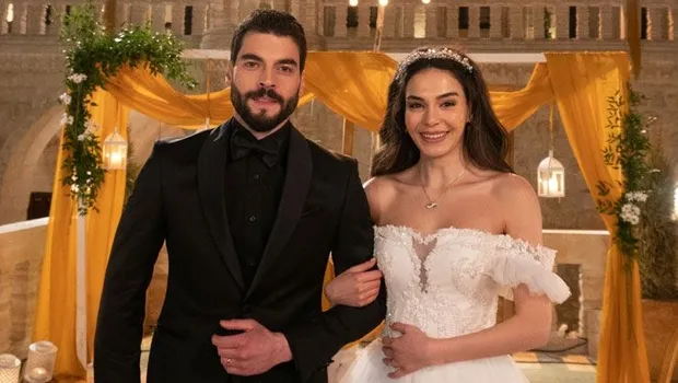 Hercai'de izleyiciyi yıkan ayrılık Ebru Şahin'in paylaşımıyla kesinleşti! İkisi birlikte gidiyor duyuru gecikmedi-9