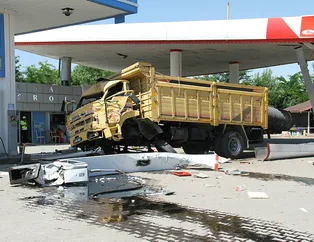 Önce otomobile ardından benzinliğe daldı