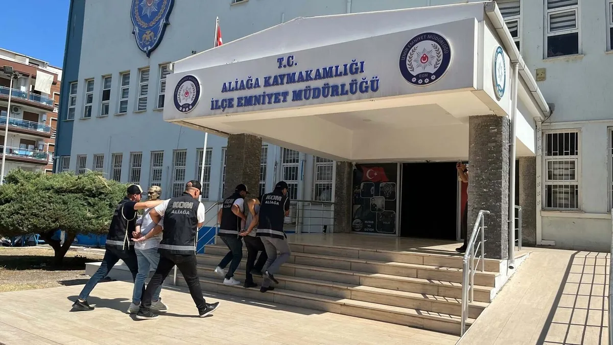 İzmir Aliağa'da gümrük çalışanlarına ve müşavirlerine 50 milyonluk rüşvet operasyonu: 77 gözaltı