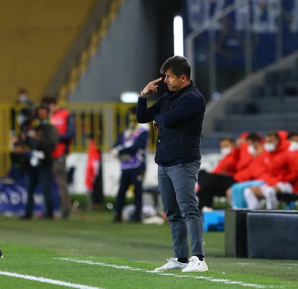 son-dakika-basaksehirde-emre-belozoglu-donemi-teknik-direktor-olarak-geri-dondu-1633267884595.jpg SON DAKİKA: Başakşehir'de Emre Belözoğlu dönemi! Teknik direktör olarak geri döndü-6