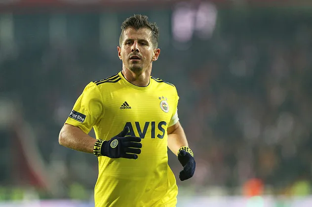 Süper Lig ertelenirse futbolcuların sözleşmeleri ne olacak?